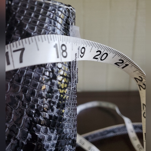 Women's gray and black faux snakeskin hobo Style bag with extra strap - Picture 8 of 13